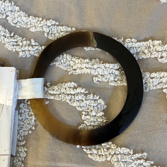 Shell Zip Clutch - Picture 3 of 4